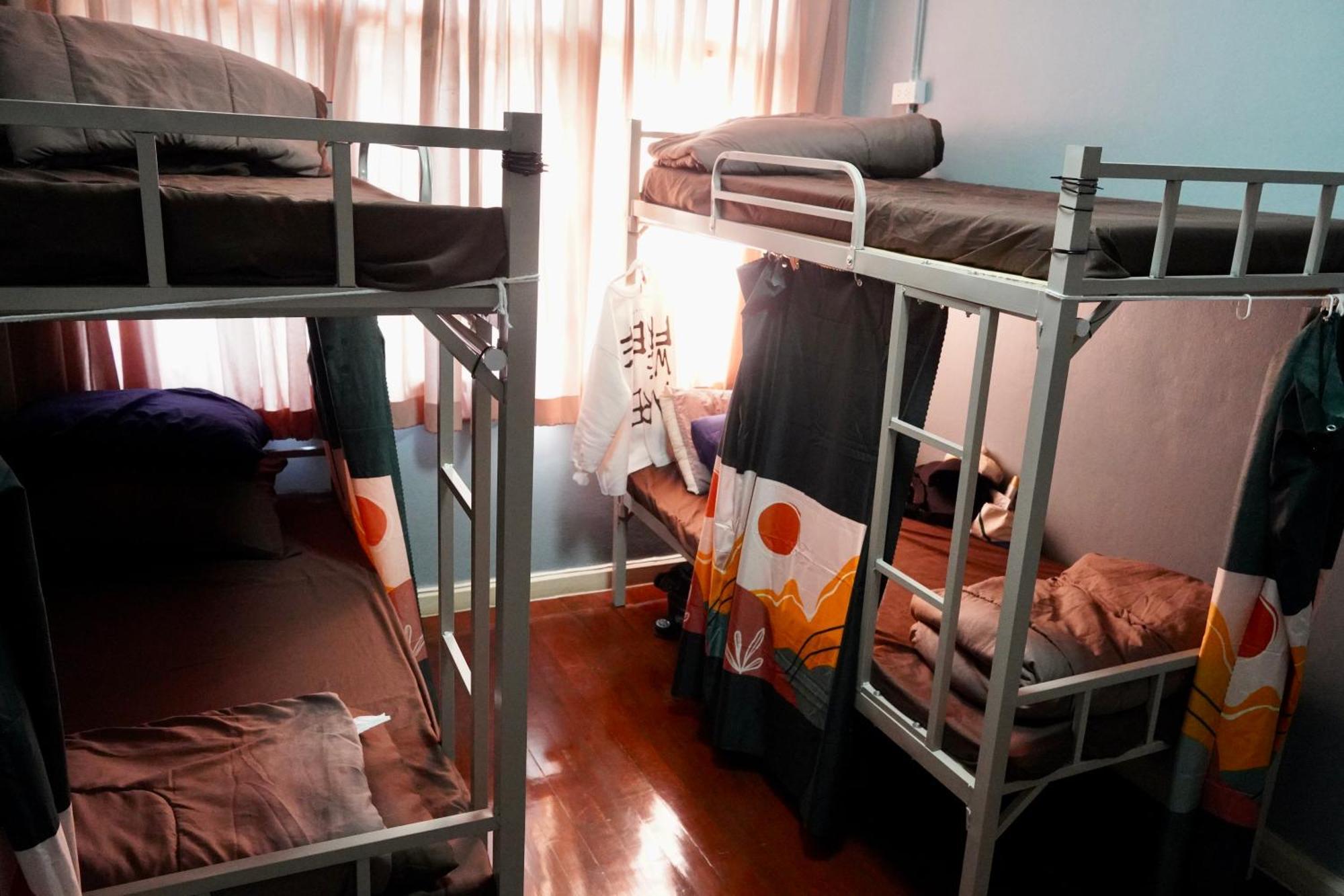Sura Hostel Bangkok Near Mrt Phra Ram 9 Exterior photo
