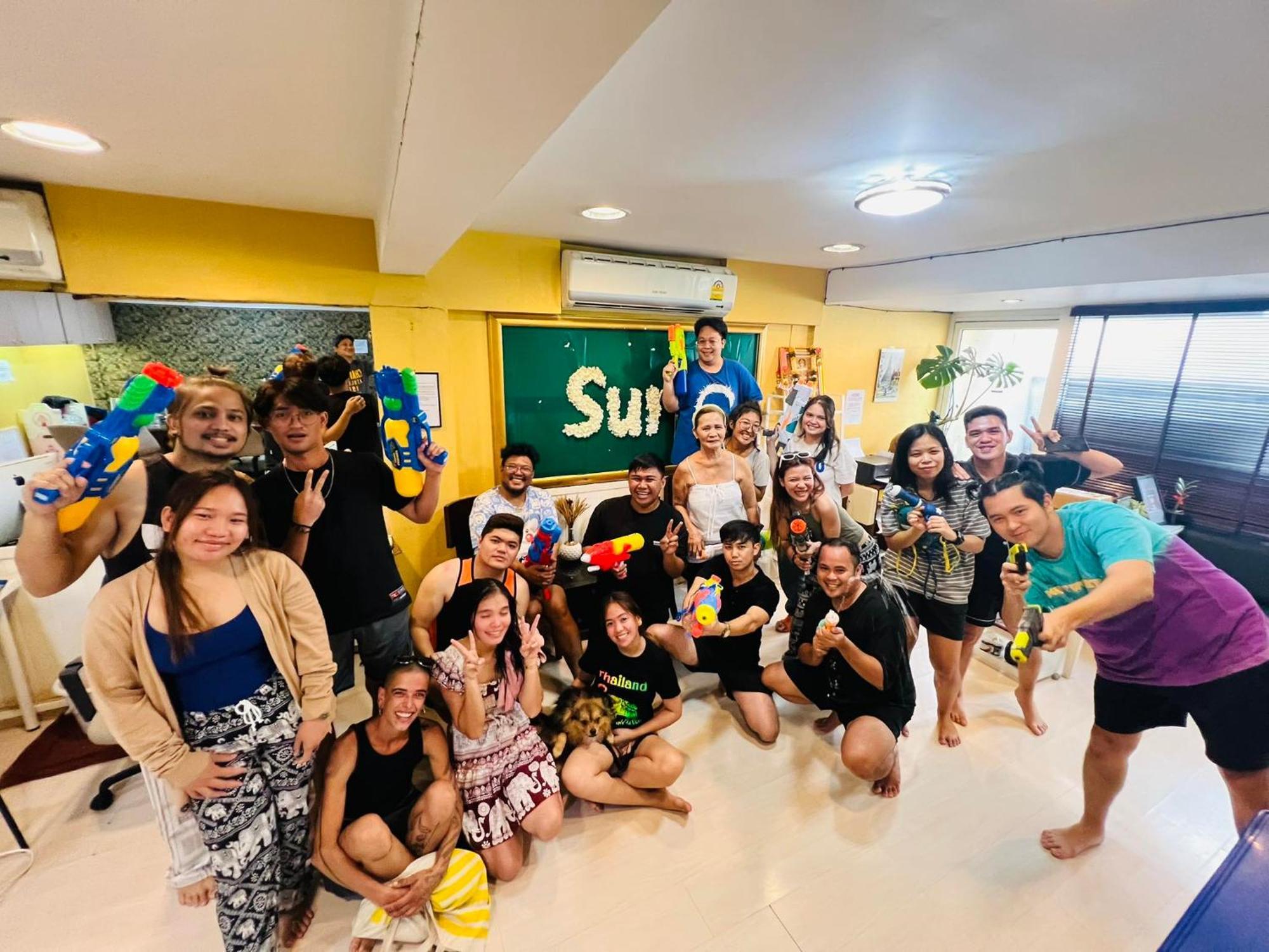 Sura Hostel Bangkok Near Mrt Phra Ram 9 Exterior photo